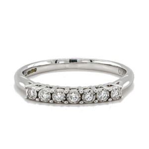 9ct White Gold Seven Diamond Illusion Claw Set Ring .11cts