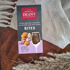 Extra Mature Cheddar Bites with Caramelised Onion Flavor