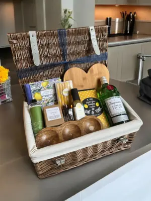 Zesty Gin & Citrus Delights - Refreshing Gift Hamper