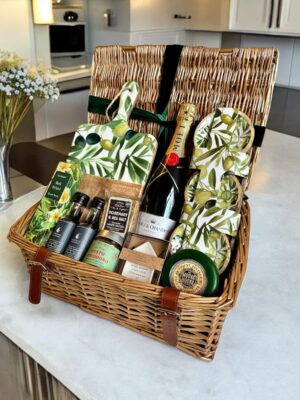 New Home Celebrations - Elegant Hamper with Moët Champagne