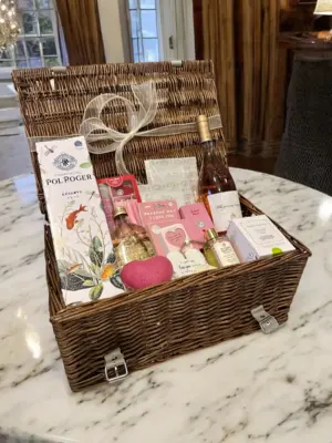 Sparkling Romance: Premium Champagne & Rosé Gift Hamper