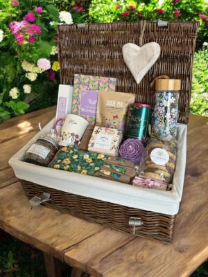 Floral Elegance for Mum: Perfect Gift Set for a Special Day