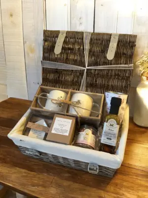 Homely Treats Hamper: Perfect for a Warm, Cozy Experience