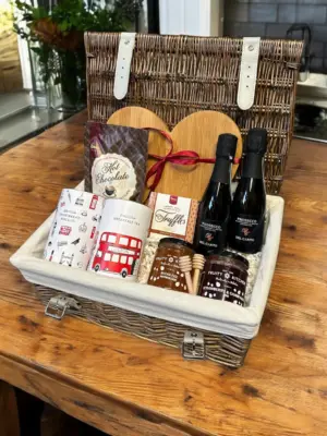 London Tea & Prosecco Hamper - Luxury British Gifts