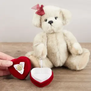 CoopersTown DWBCASSIE Cassie 22cm Jointed Light Brown Bear with Heart Gift Box