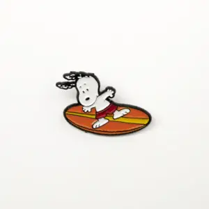 Magpie MA1698 Peanuts Snoopy Lifestyle Enamel Pin - Surfboard